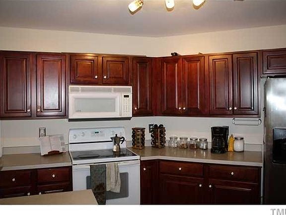 3rd image of 2409 Summit Dr