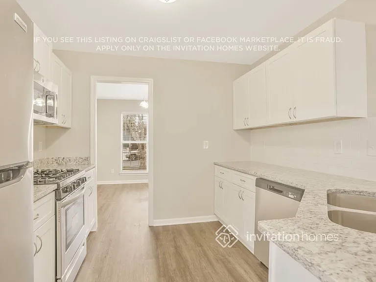 1009 Meadow Glen Cir — Photo 9
