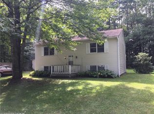 21 Forest Dr, Topsham, ME 04086