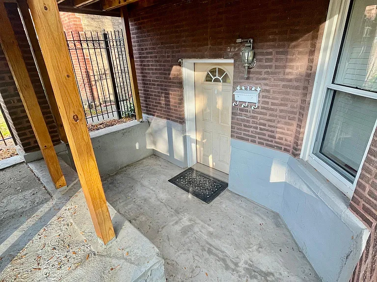 3921 N Spaulding Ave #B — Photo 3
