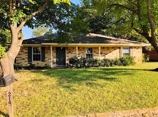 214 Diane Dr, Sanger, TX 76266