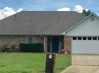 1918 Woodway Dr, Texarkana, AR 71854