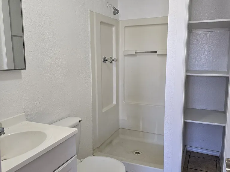 210 S 6th St #B2 — Photo 4