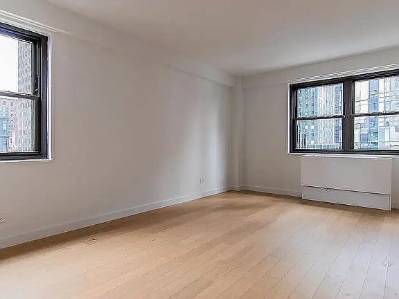 4th image of 222 E 39th St