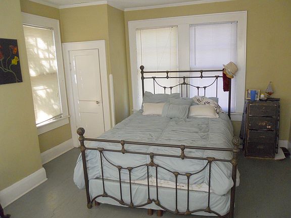 5th image of 220 Beach Pl
