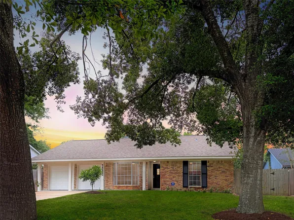 7323 Tall Pines Dr, Houston, TX 77088