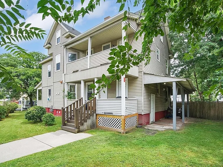 1614 Dwight St #2 — Photo 28