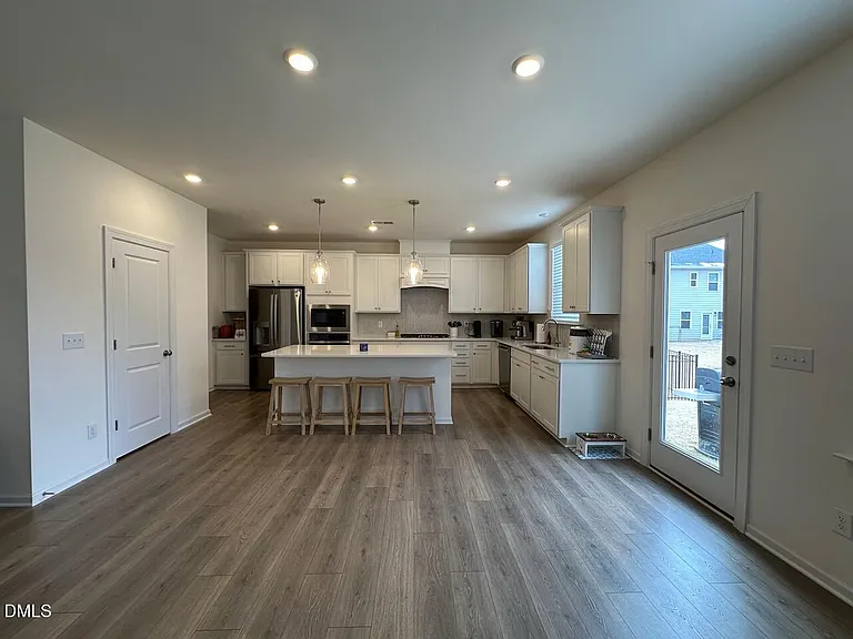 407 Auburndale Ct — Photo 7