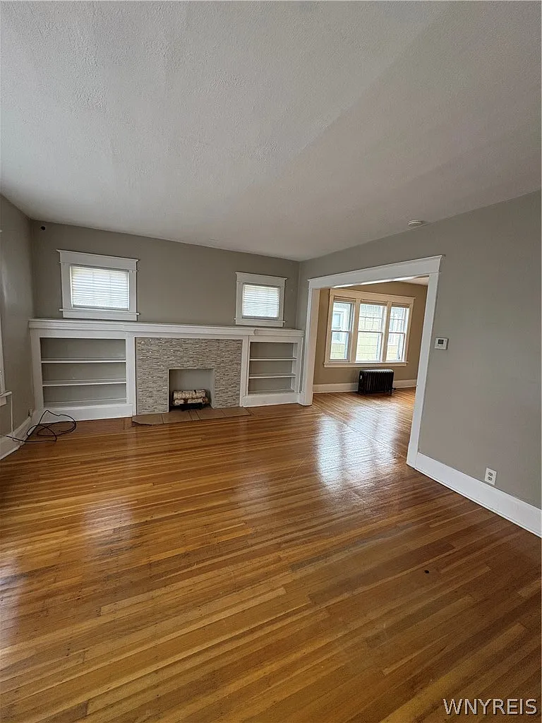 3 bed, 1.0 bath, 1341 sqft, $1,800 — Photo 2