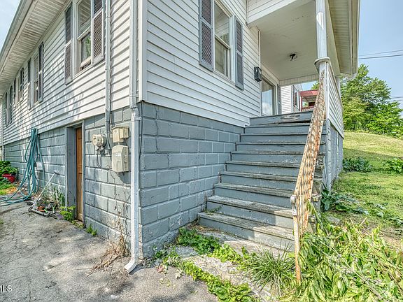 3rd image of 1908 Anderson St