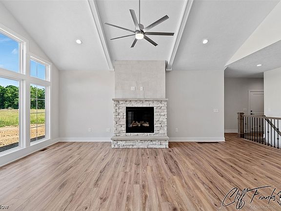 4th image of 11909 Hawthorne Dr