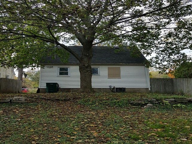 2nd image of 623 S Fairview Ave