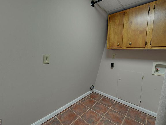 3rd image of 1492 Ivy Mountain Rd