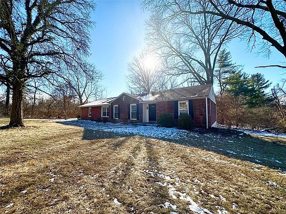 2nd image of 33 Beacon Hill Ln