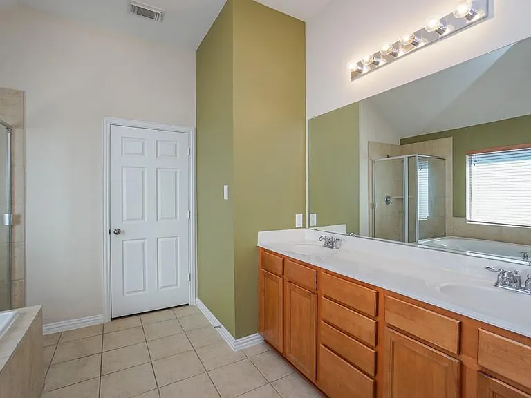 7102 Thistlewood Park Ct — Photo 19