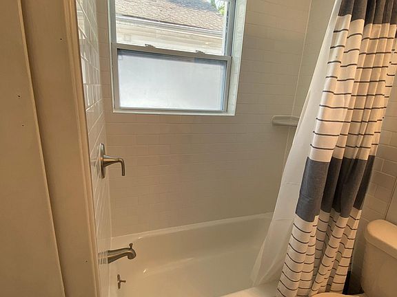 3rd image of 88 William St Floor 1