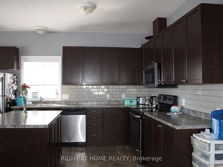 3937 Wood Ave — Photo 11