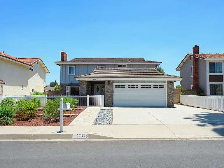 1754 Leaning Pine Dr — Photo 1