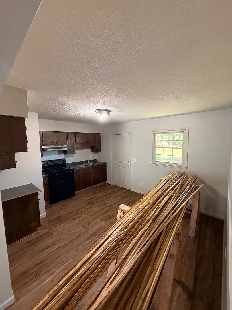 3718 Southborough Rd — Photo 2