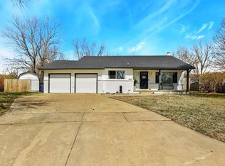 8510 E Arthur Cir, Wichita, KS 67207
