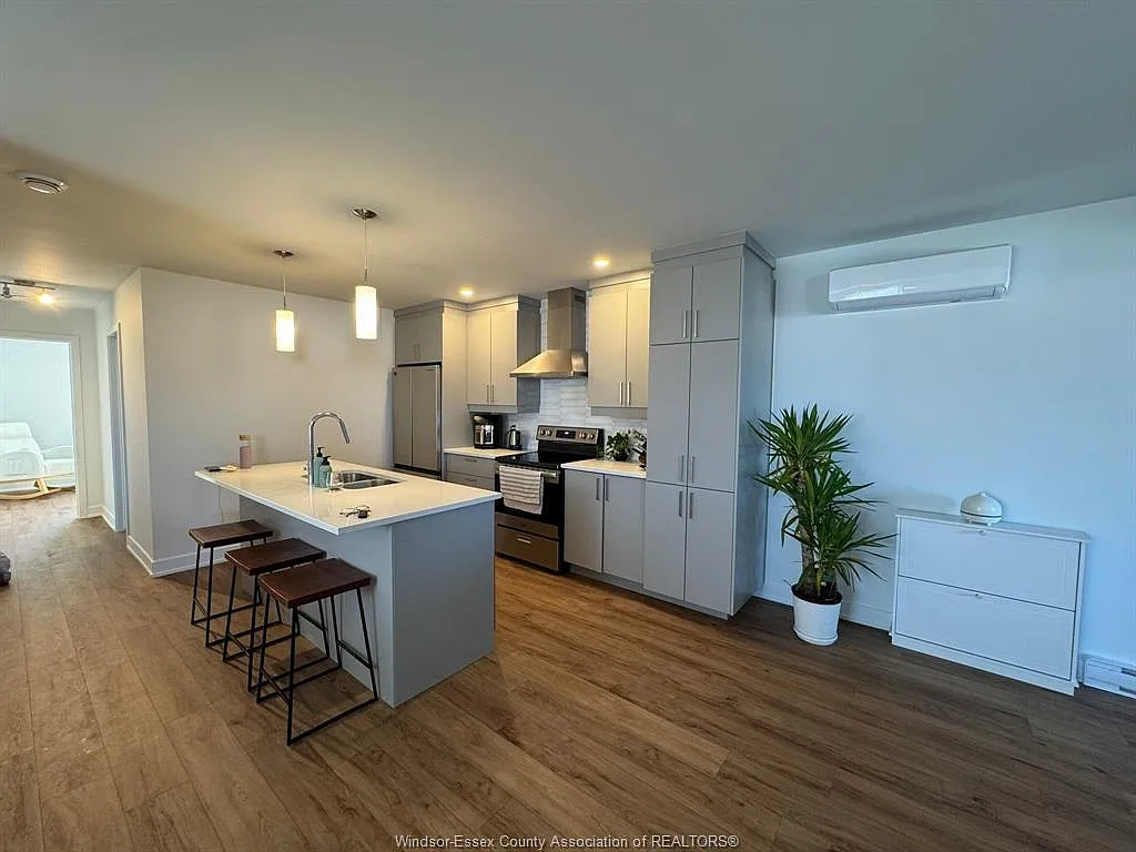 3 bed, $2,250 — Photo 2
