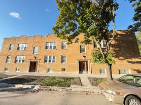 5842 W Barry Ave