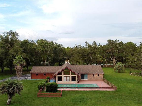 3rd image of 7 Meadow Wood Dr