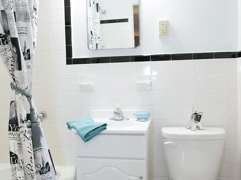 Thomas Wynne Apartments — Photo 29