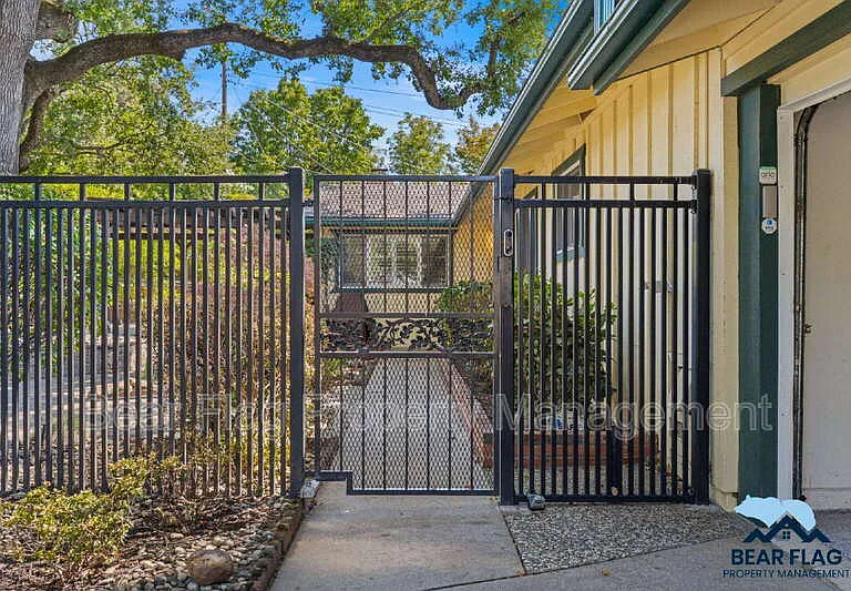 7919 Ridgemont Dr — Photo 4