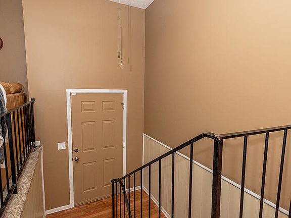 4th image of 2212 Eau Clair Dr