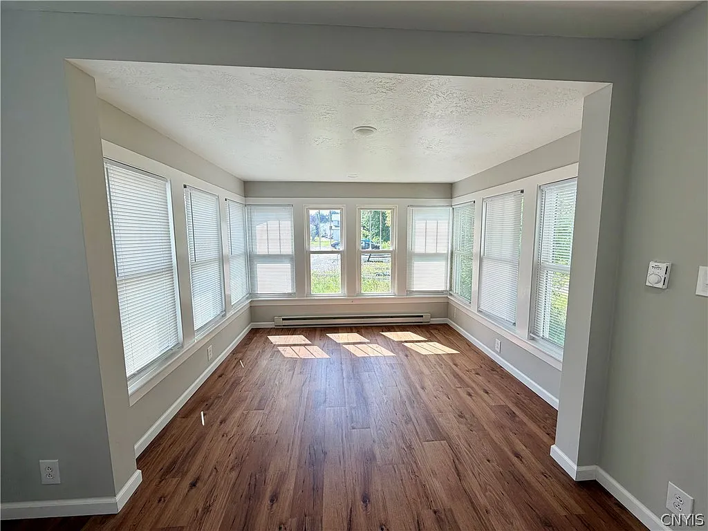 2 bed, 1.0 bath, 690 sqft, $1,500 — Photo 3