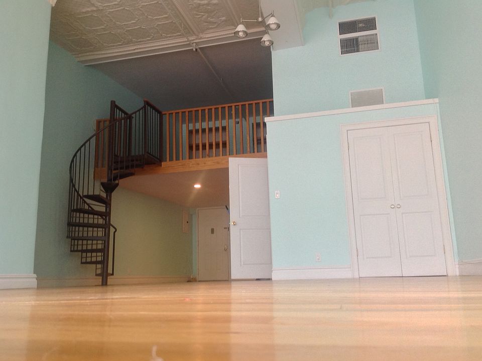 1st image of 25 N Broadway APT 9