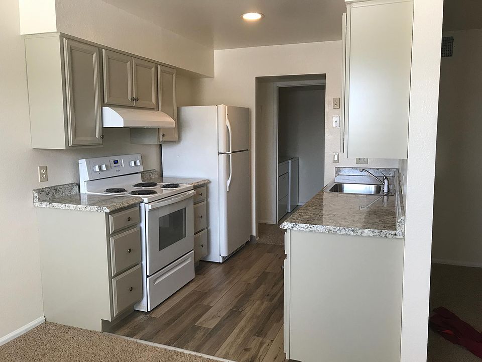 New kitchen cabinets, appliances & countertops