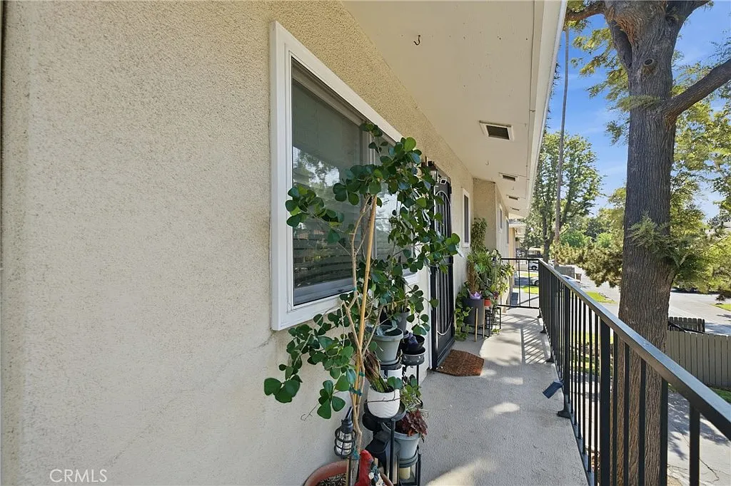 2 bed, 840 sqft, $2,500 — Photo 3