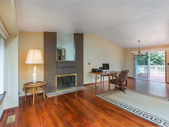 4th image of 3809 65th Street Ct E
