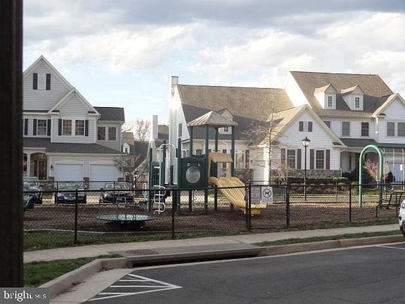 3rd image of 4613 Hummingbird Ln #108