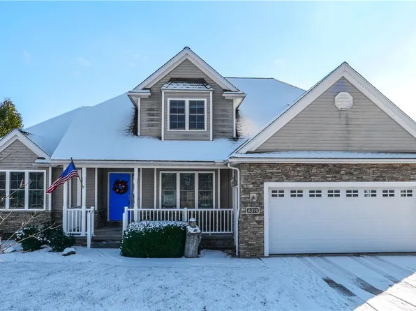 8374 Eagle Creek Dr, Garrettsville, OH 44231