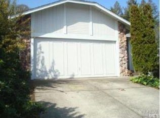 2592 Knolls Dr, Santa Rosa, CA 95405