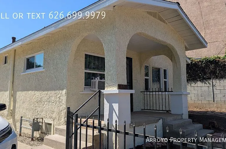 6307 N Aldama St — Photo 1