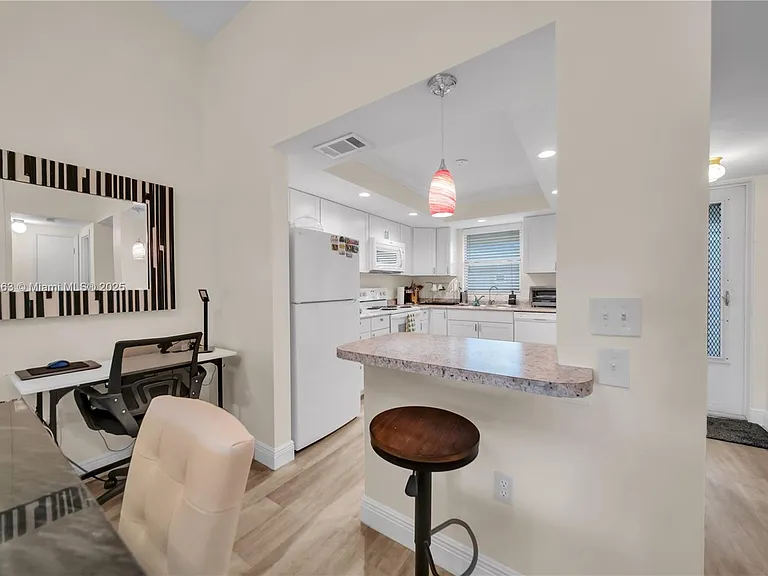 4613 SE 5th Ave #210 — Photo 4