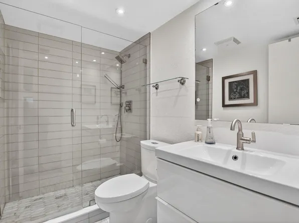 5851 Camino Del Sol Apt 402, Boca Raton, FL 33433