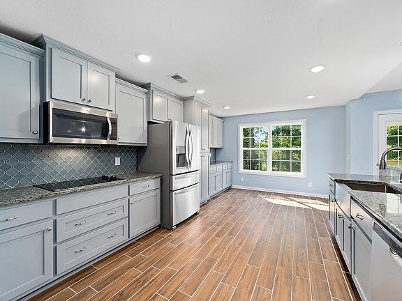 3rd image of 1308 Freedom Dr
