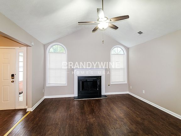 3rd image of 1760 Courtyard Ln