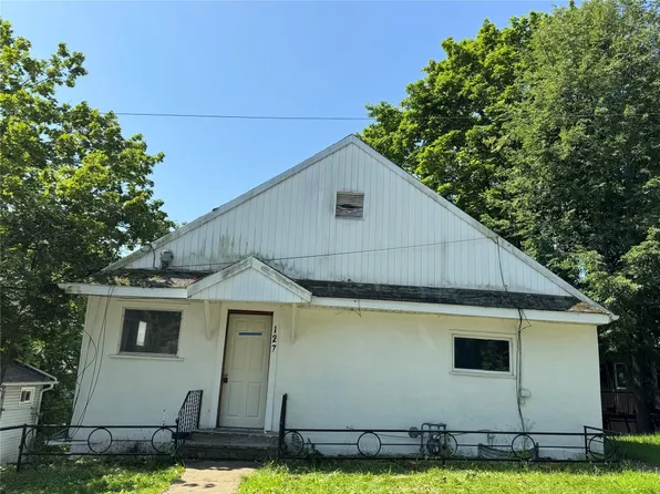 127 Bermond Ave, Endicott, NY 13760