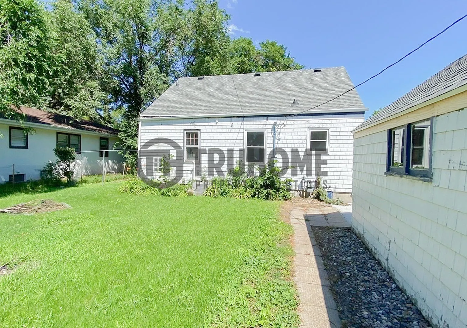 Spacious 5-Bedroom Home Pet-Friendly and Perfect for Your Family! — Photo 4