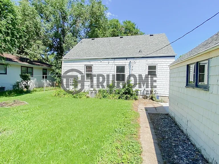 2305 University Ave — Photo 4