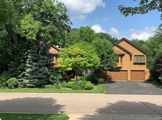 2925 Autumn Woods Dr, Chaska, MN 55318