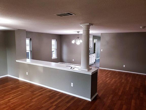 4th image of 1155 Forest Bluff Trl