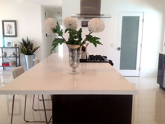 5th image of 303 E San Rafael Dr