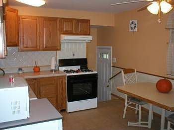 2nd image of 1419 Gordon Dr